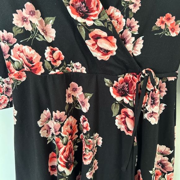 Quarter sleeve mini wrap dress - Picture 2 of 2